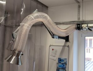 Absaugarm aus Edelstahl im Lebensmittelbereich